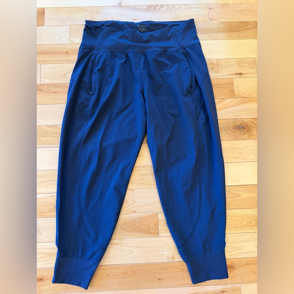 Athleta Distance Jogger in Dobby—1X Navy